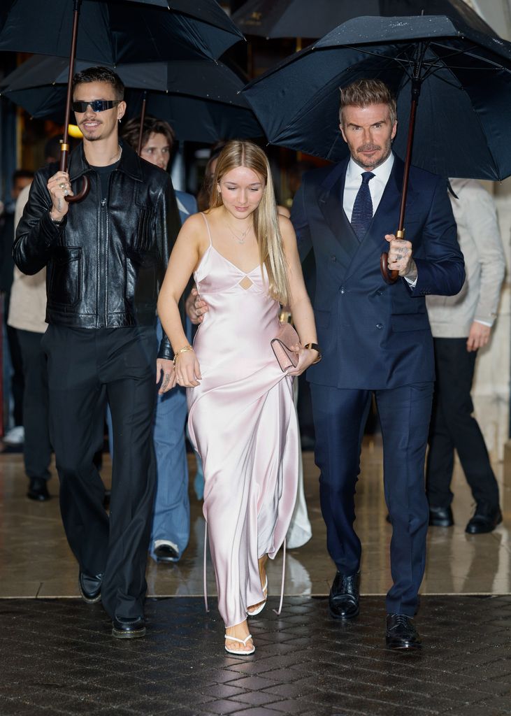 Romeo, Harper y David Beckham en París tras el desfile de Victoria Beckham en PFW.