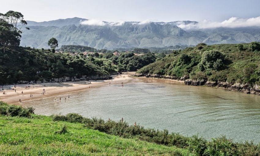 panoramica de la playa de poo asturias