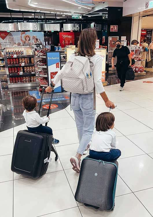 Ana Boyer con sus hijos 