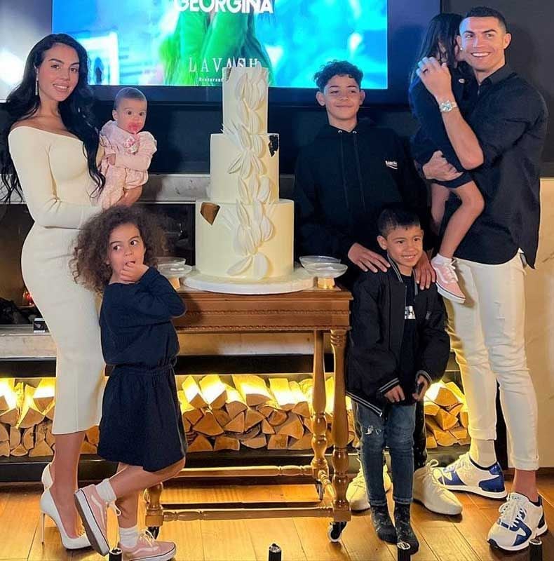 Georgina, acompañada por sus hijos, muestra su amor a Cristiano tras los rumores de infidelidad del jugador