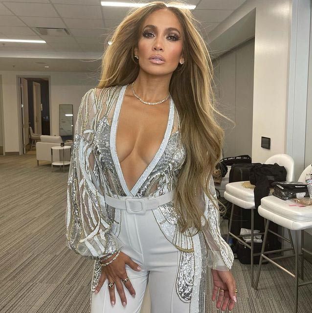 Jennifer Lopez con look de concierto