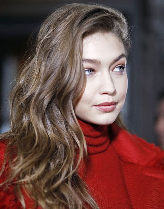 gigi-hadid-backstage