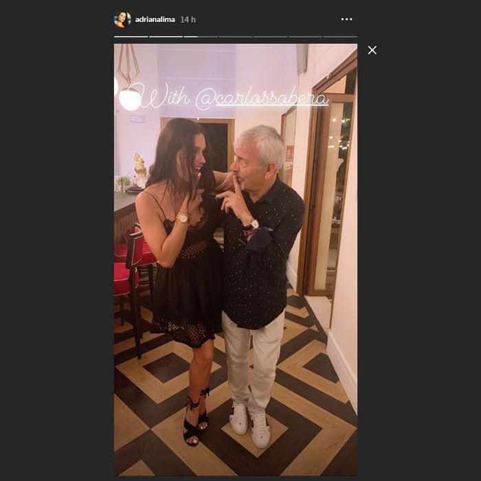 El inesperado encuentro de Carlos Sobera y Adriana Lima en sus vacaciones por Marbella