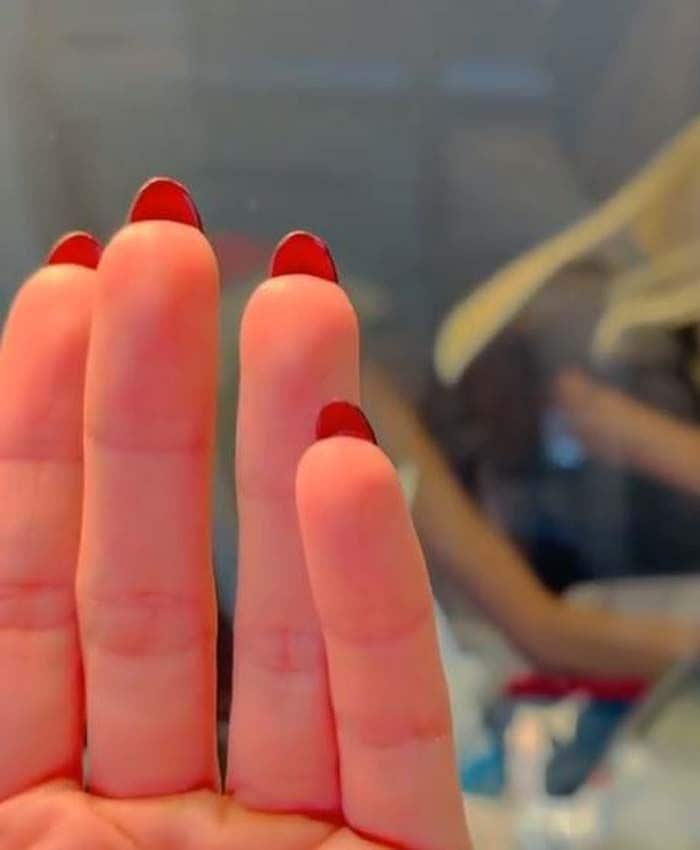 pilar-rubio-manicura-roja