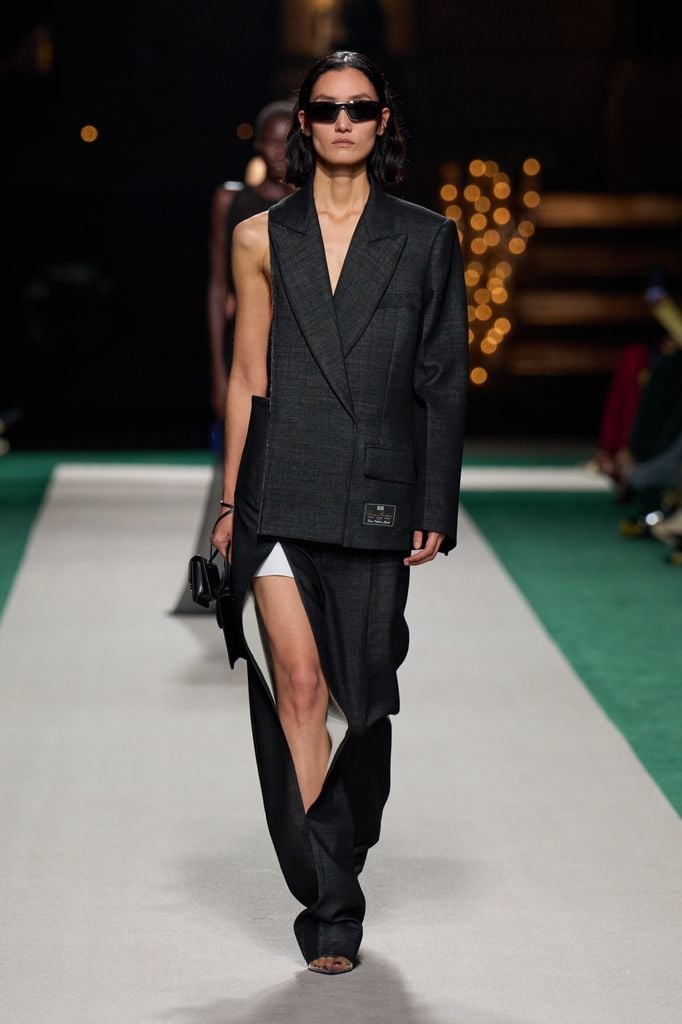 Paris Fashion Week: Victoria Beckham Primavera/Verano 2025