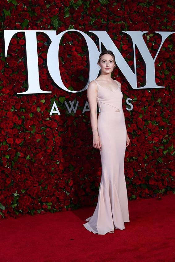 saoirse_ronan   _tony_awards_2016_red_carpet_14a