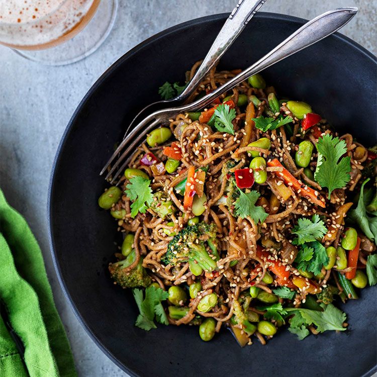 'Noodles' con verduras y edamame