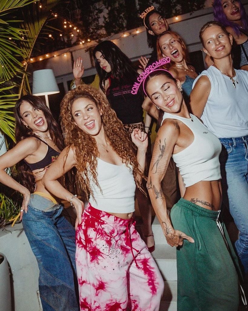 Greeicy, Belinda, Kenia Os, Karolina Kurkova, Sheynnis Palacios, Danna Paola, Shakira y Eliane Gallero en la fiesta de lanzamiento del single de Shakira, Soltera, octubre 2024