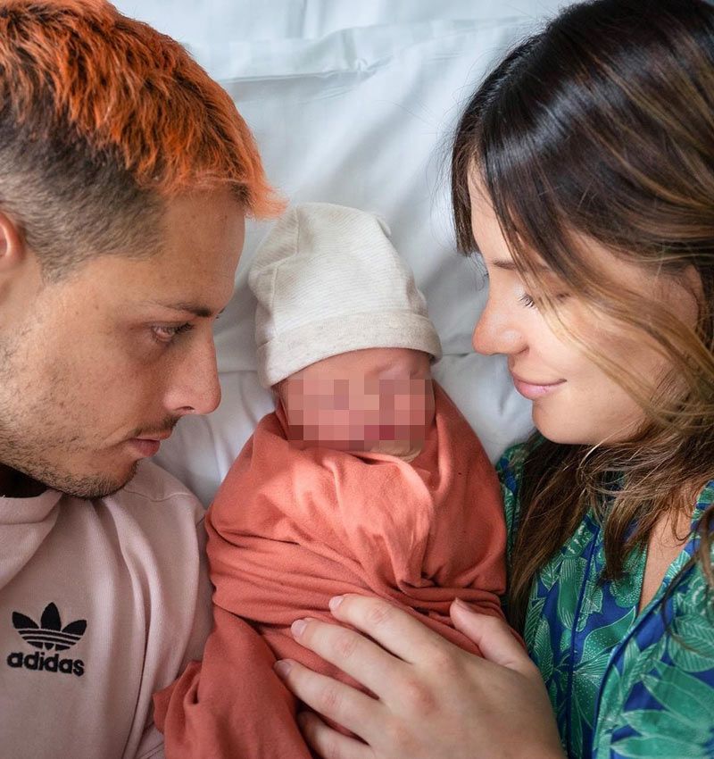 Sarah Kohan lleva por primera vez a su hijo a ver un partido de Chicharito