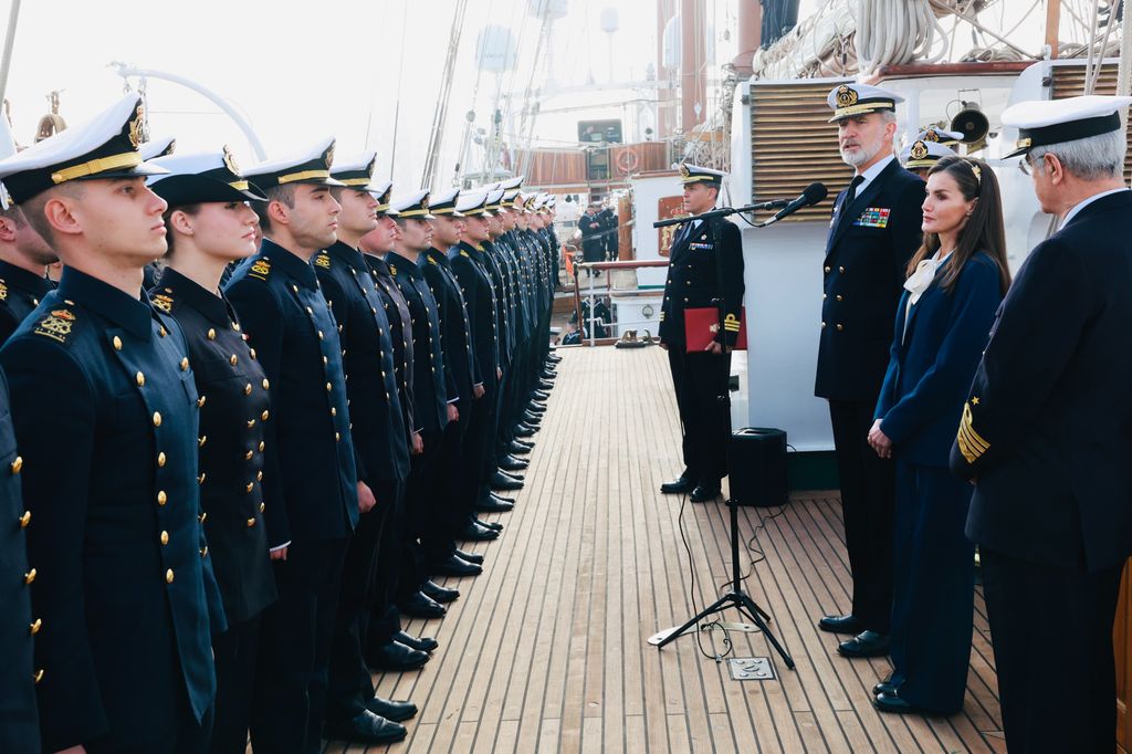 Los reyes, a bordo de Elcano