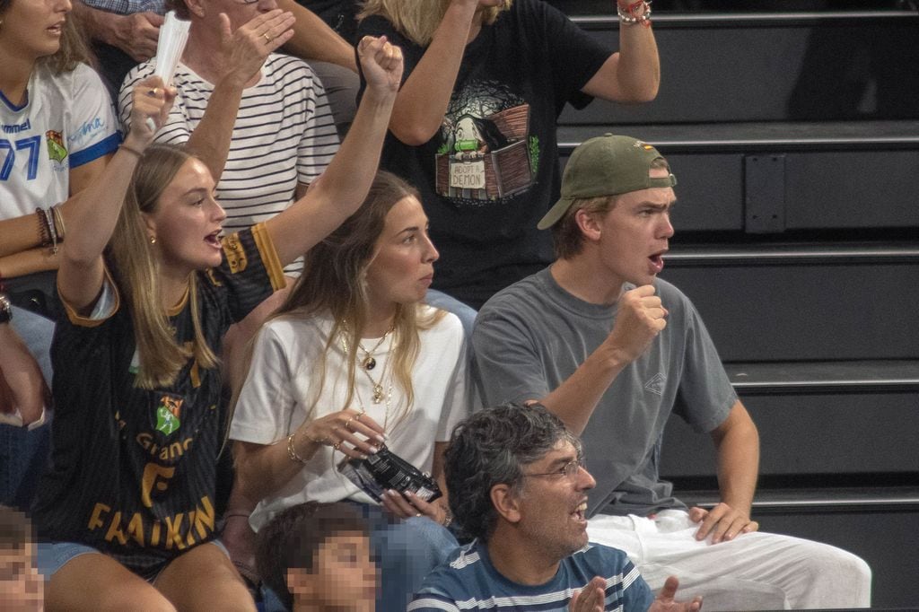 Johanna Zott, Olympia Beracasa y Miguel Urdangarin en el partido de Pablo Urdangarin a 07 de Septiembre en Granollers 