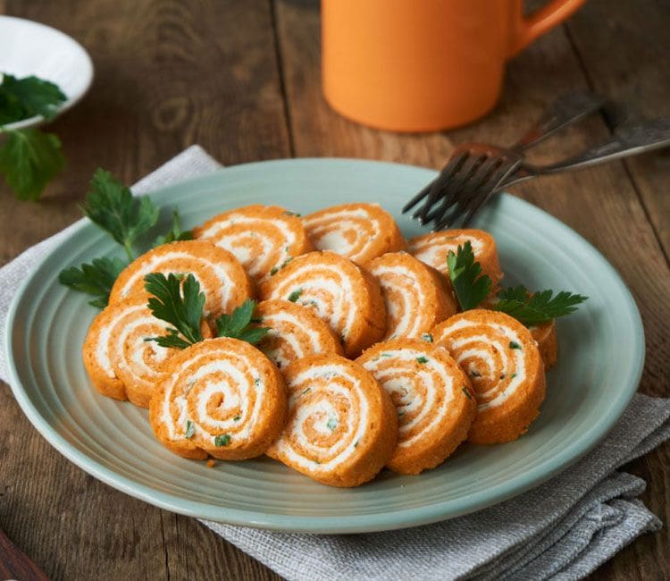 Rollitos de tortilla con queso crema a las finas hierbas