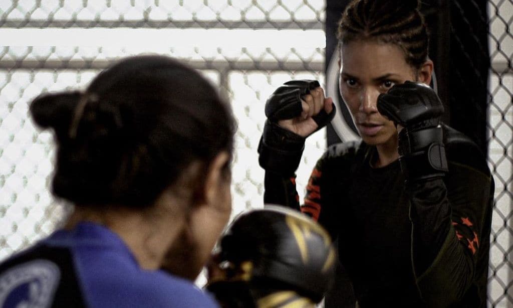 Halle Berry en práctica de boxeo