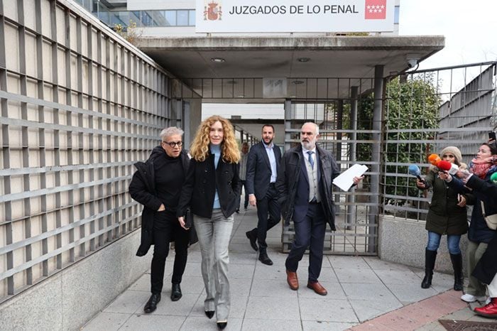 Borja Thyssen y Blanca Cuesta saliendo de los juzgados