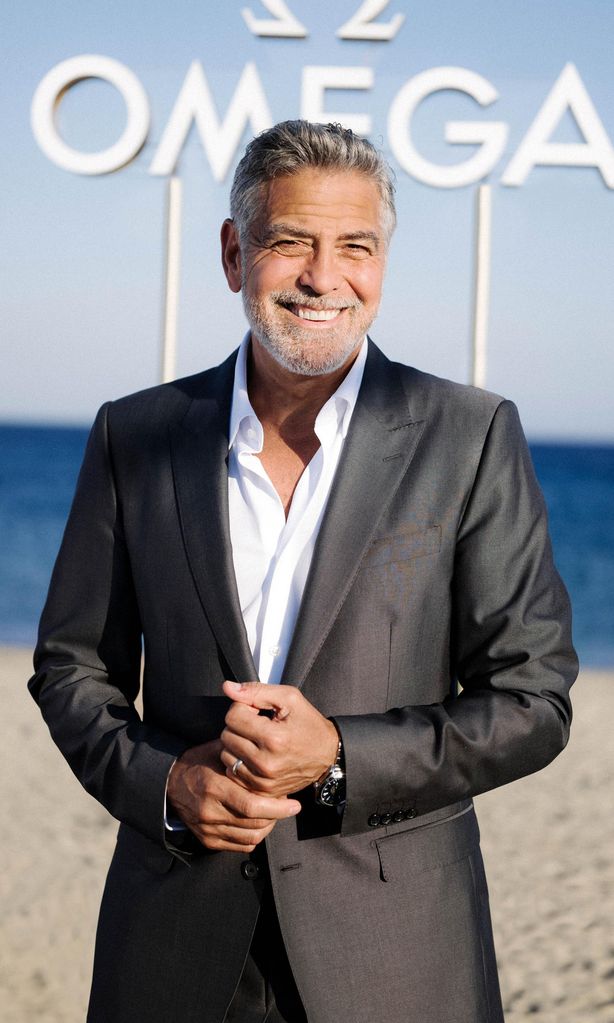 HOLA4120 GEORGE CLOONEY MYKONOS