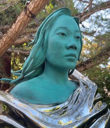 Escultura Priscilla Chan