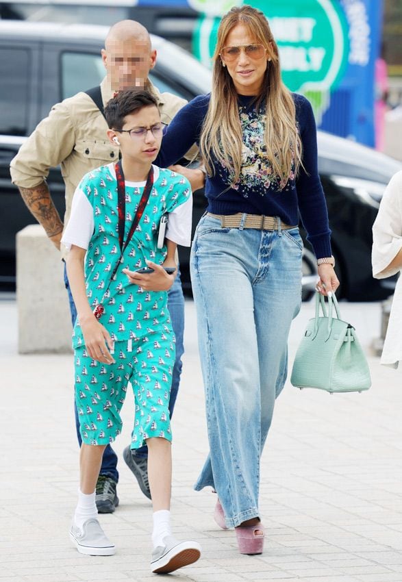 Jennifer Lopez y su hijo Max