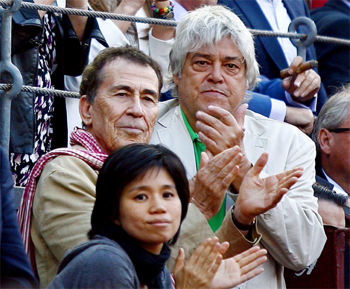 Fernando Sánchez Dragó, con Naoko en los toros