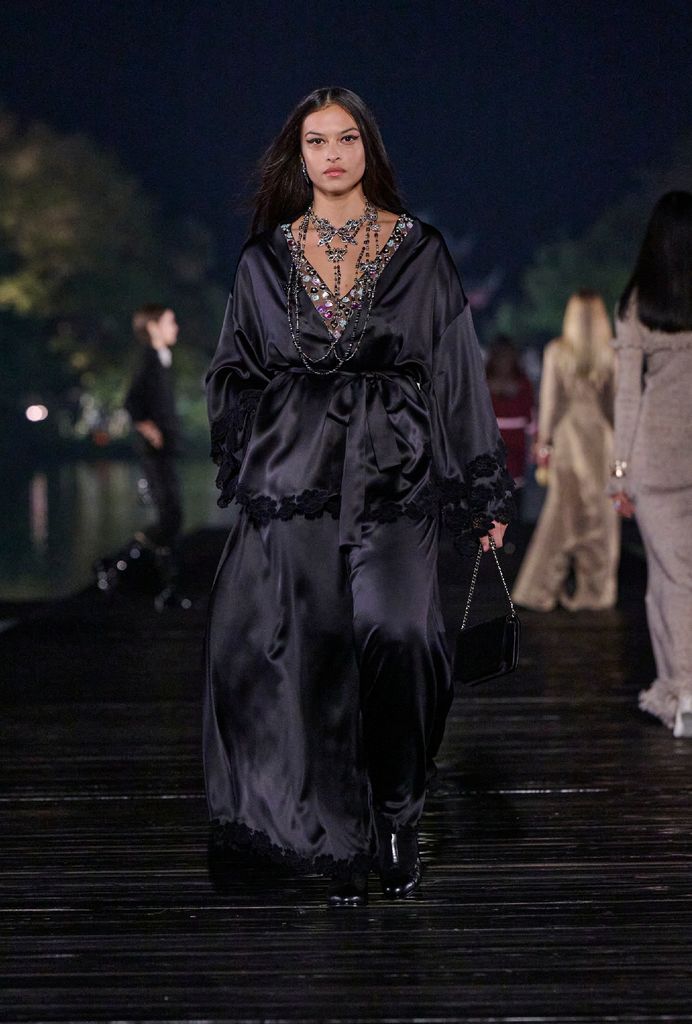 Desfile de CHANEL 2024/25 Métiers d’art en Hangzhou, China