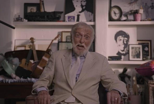 Dick Van Dyke en el videoclip de Coldplay 'All My Love'