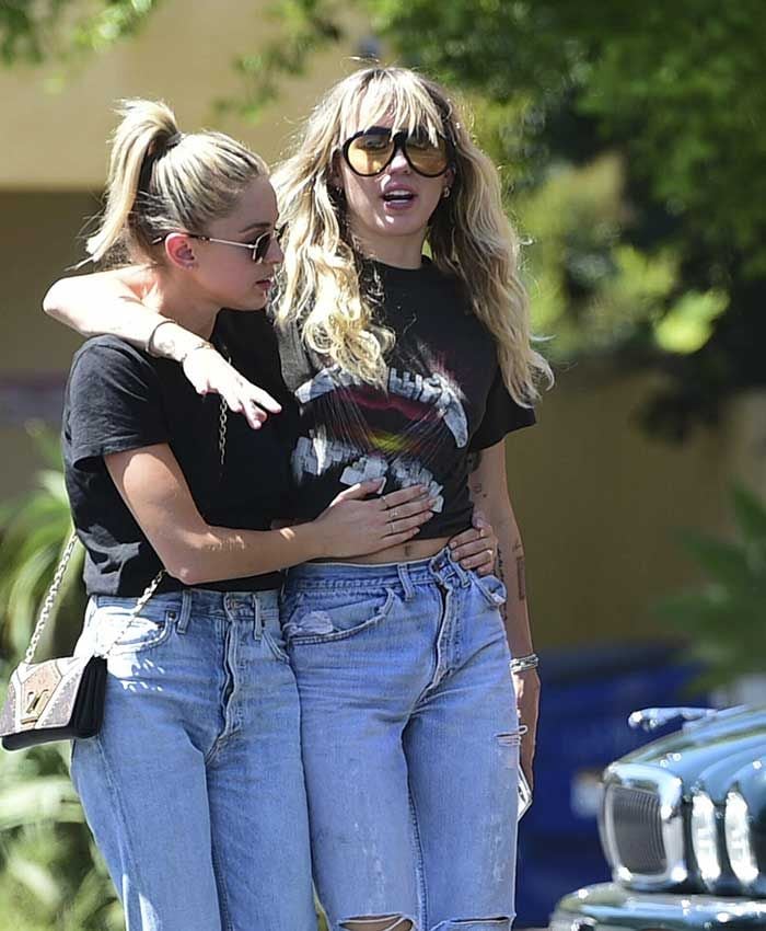 Miley Cyrus y Kaitlynn Carter