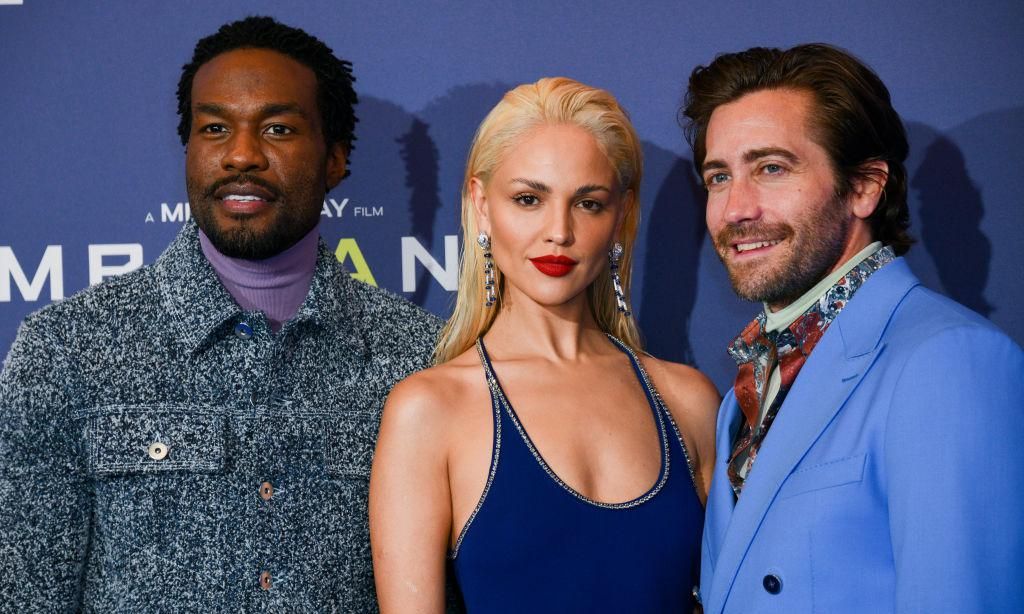 Eiza González, Jake Gyllenhaal y Yahya Abdul-Mateen II