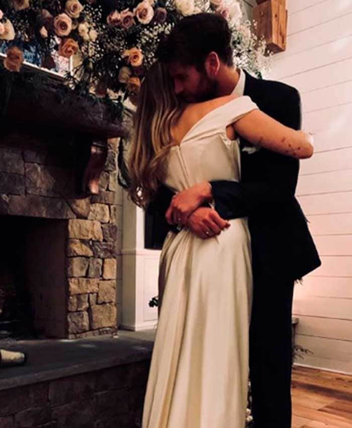 Miley Cyrus y Liam Hemsowrth el día de su boda 