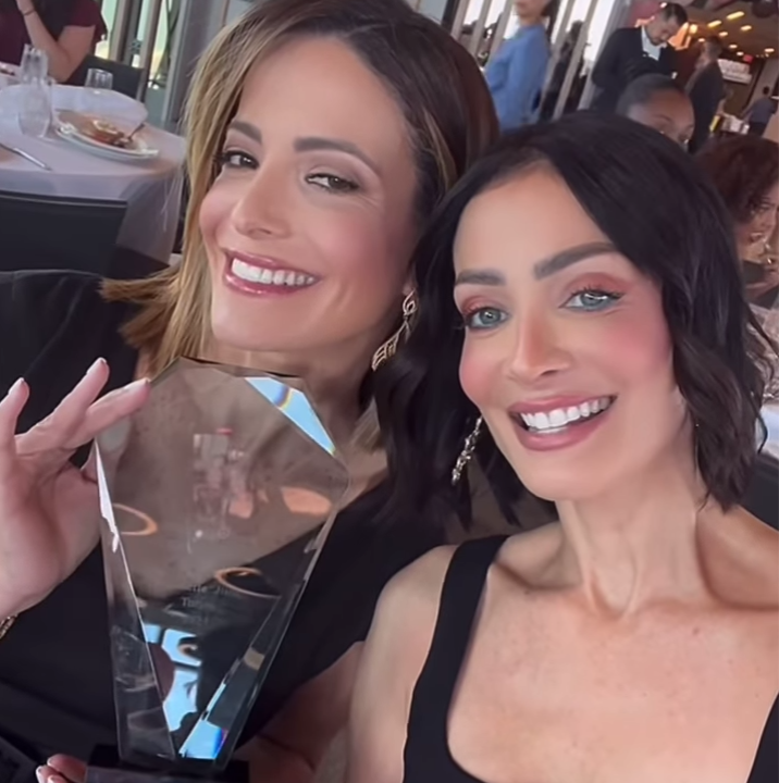 Dayanara Torres y su hermana, Jinny