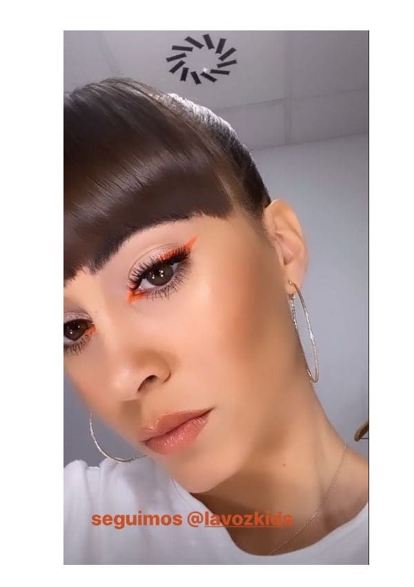 aitana-ojos-eyeliner-naranja