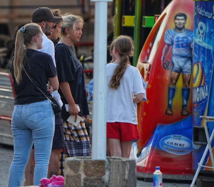 Cruz Beckham y su novia Tana Holding