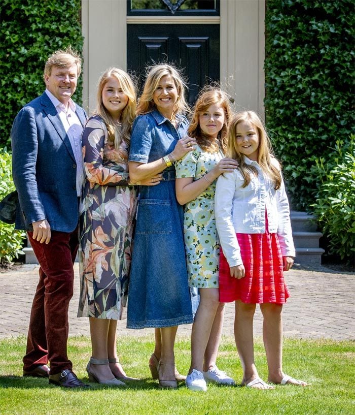 Máxima y Guillermo de Holanda con sus hijas