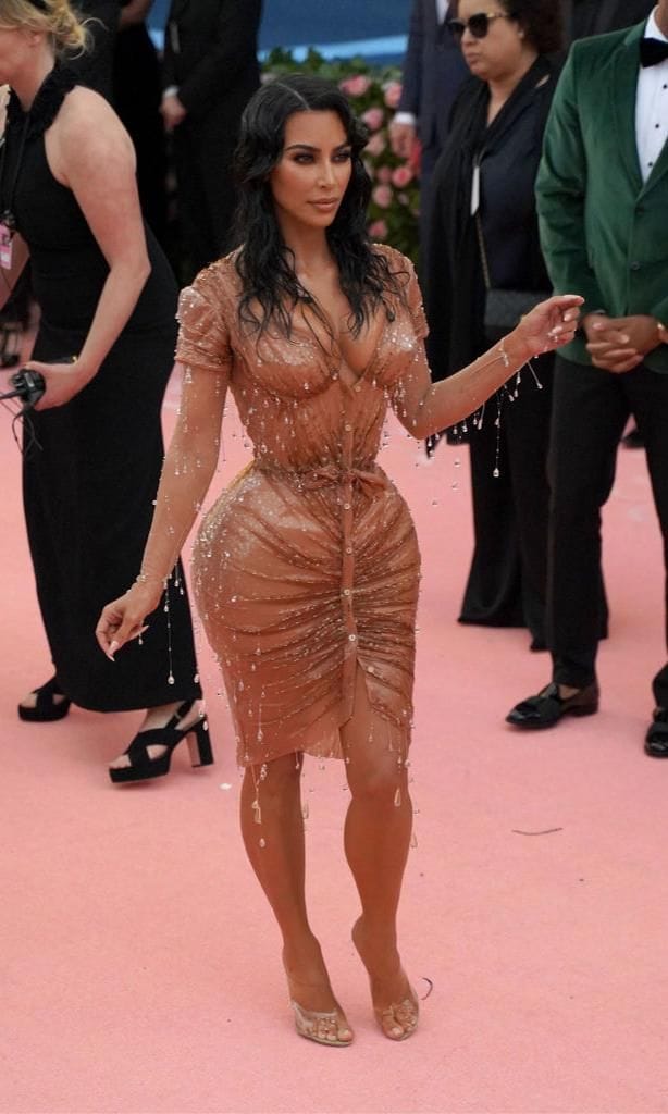 kim kardashian usa vestidos fruncidos