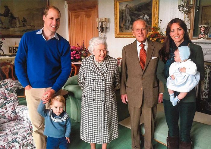 Los Duques de Cambridge con Isabel II y Felipe de Edimburgo