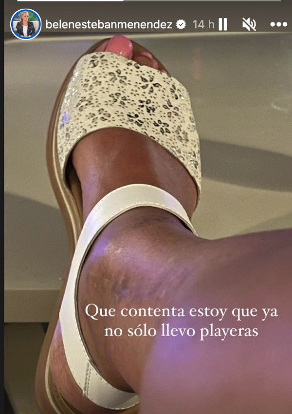 Belén Esteban, feliz por sus zapatillas 