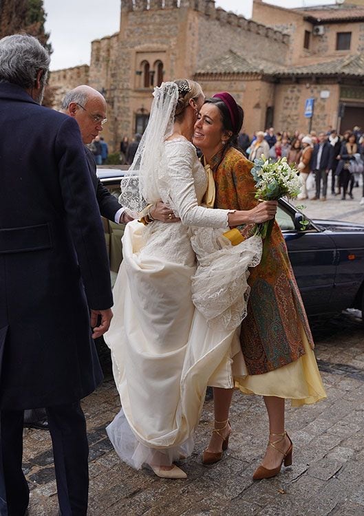 Eugenia Hernández-Antolín Cabello de los Cobos llegando a su boda 