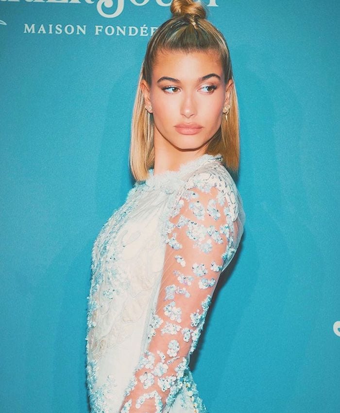 hailey-baldwin-half-bun