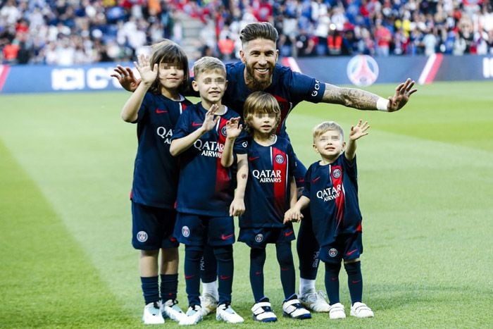 Sergio Ramos con sus cuatro hijos