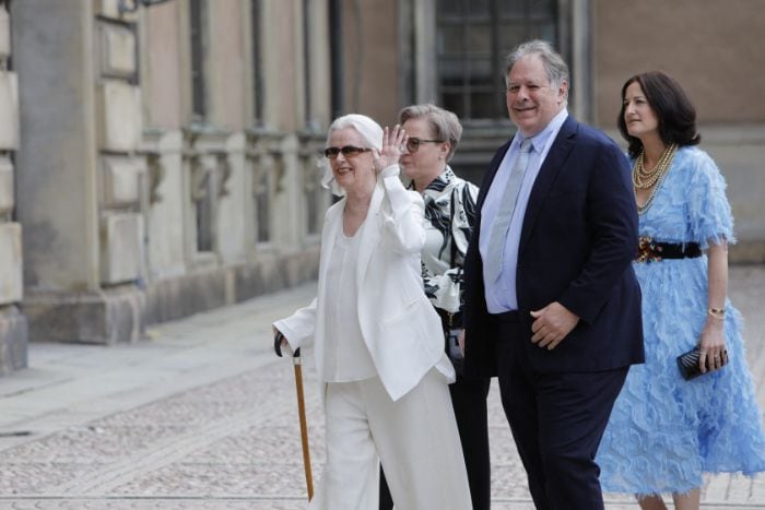 Carlos Gustavo y Silvia de Suecia condecoran a ABBA