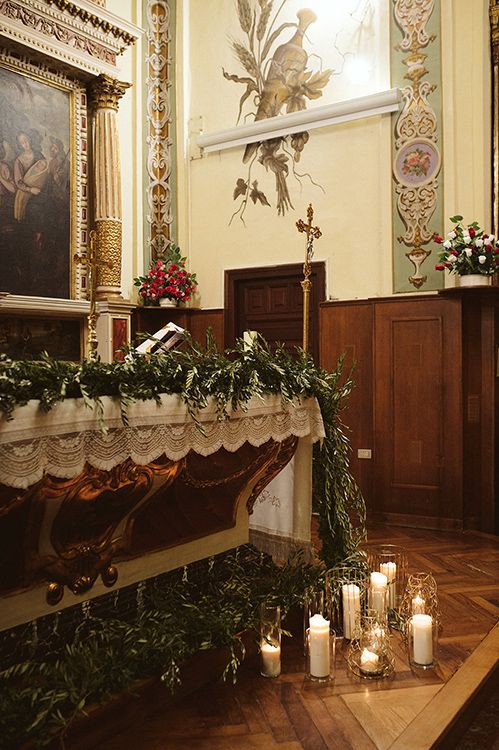 Decoración de altar de boda religiosa