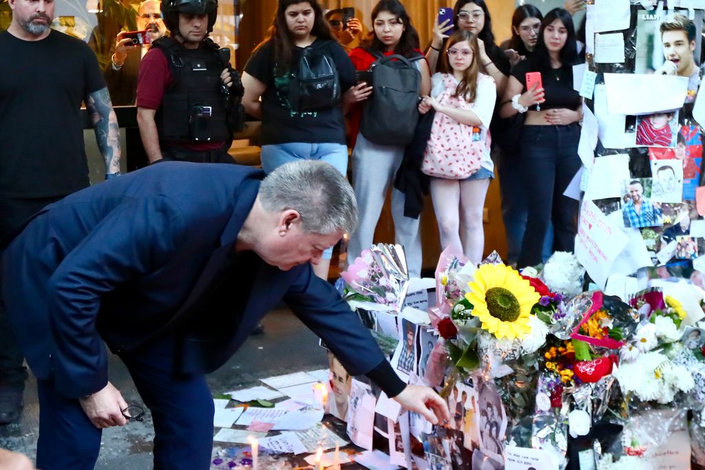 Geoff Payne en el altar improvisado en CasaSur 