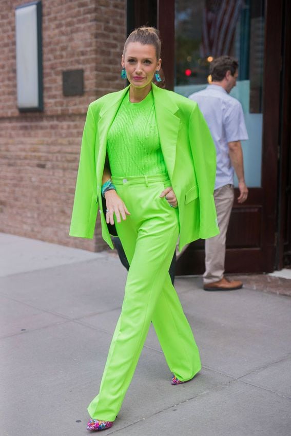 blake_lively_traje_neon