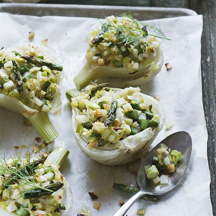 Hinojos asados rellenos de verduras