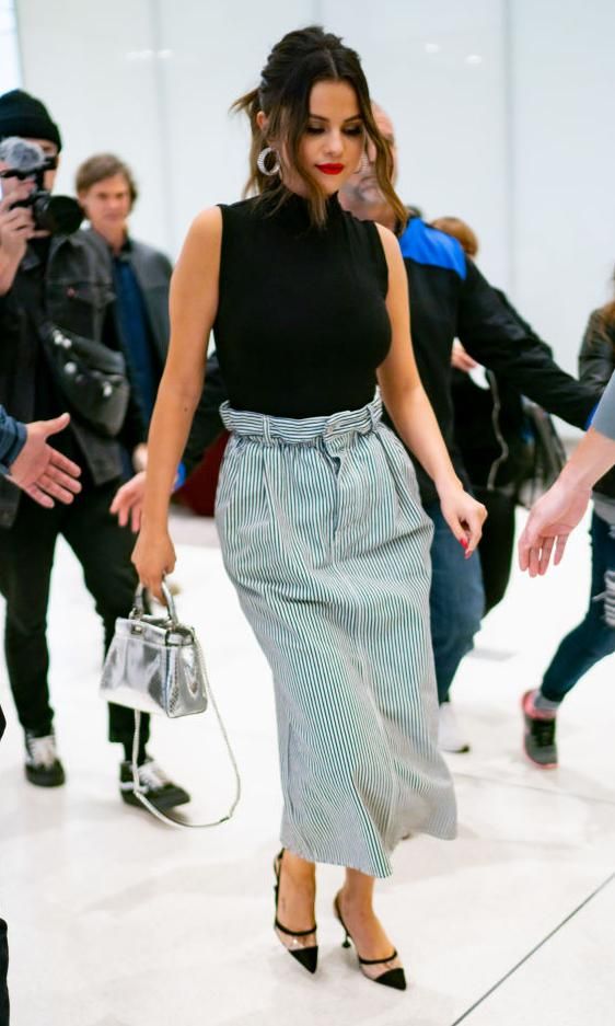 selena gomez da lecciones de estilo con working girl look