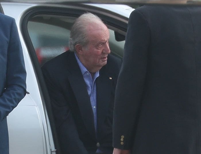 El rey Juan Carlos en el aeropuerto de Vigo