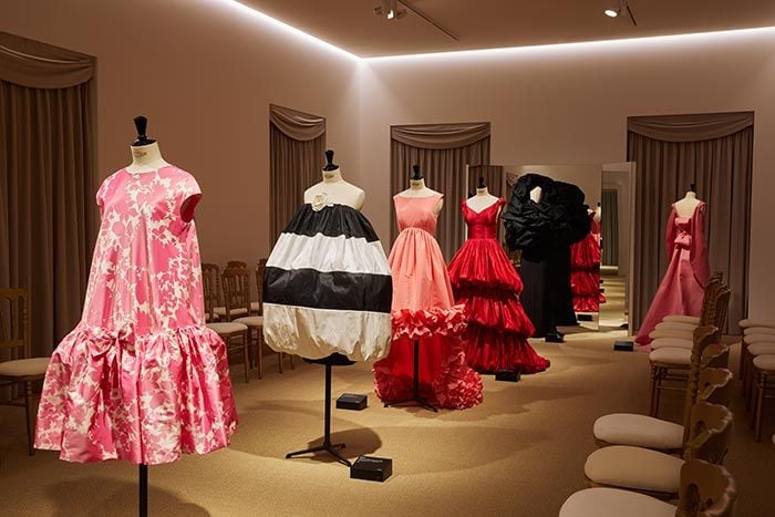 Exposición sobre la serie Cristóbal Balenciaga