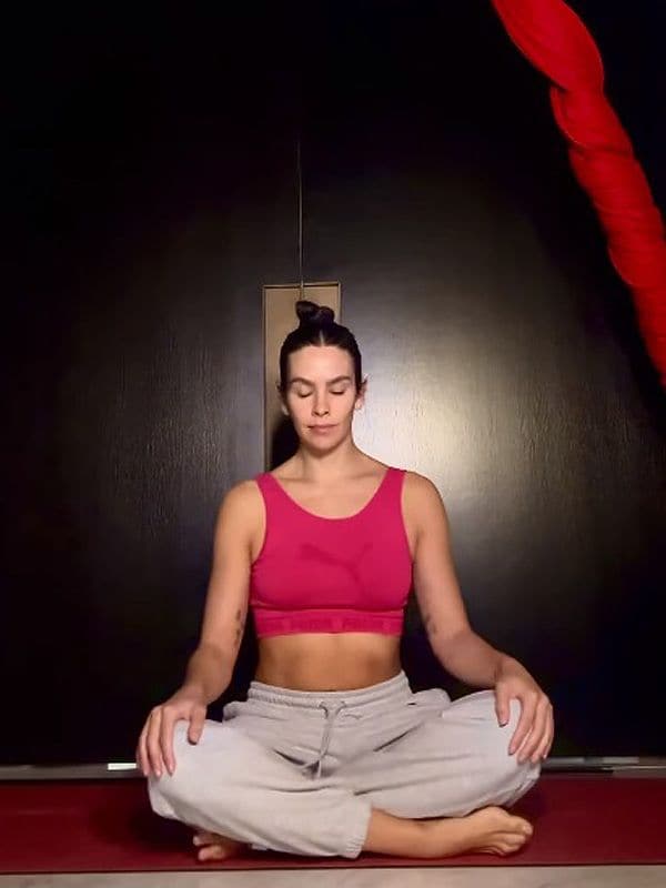 Cristina Pedroche meditando 