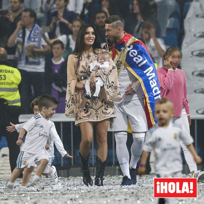 Sergio Ramos y Pilar Rubio con sus hijos