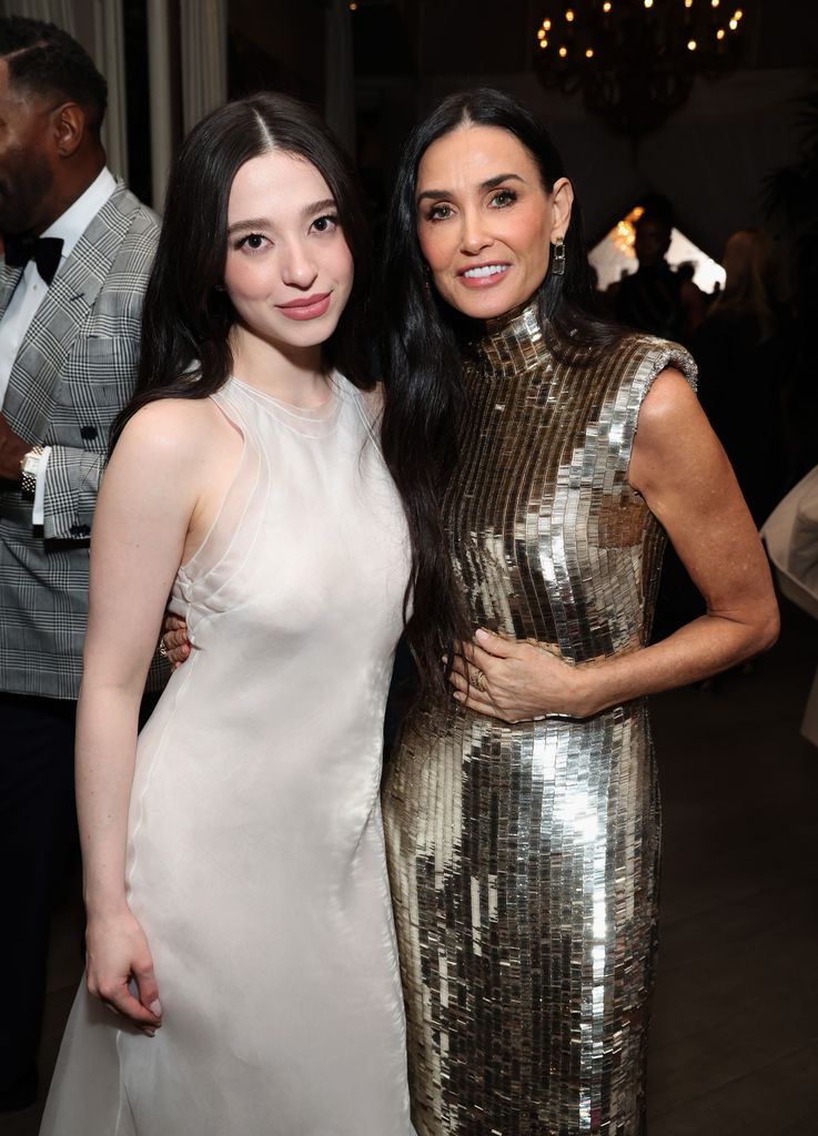 Mikey Madison y Demi Moore