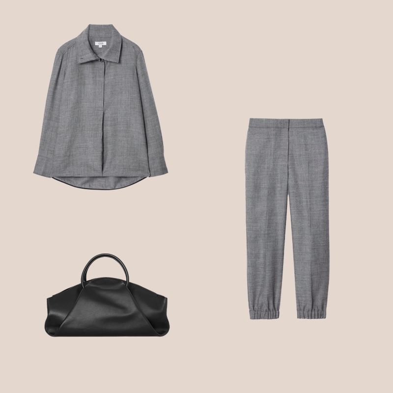 blusa gris, pantalon gris y bolso negro