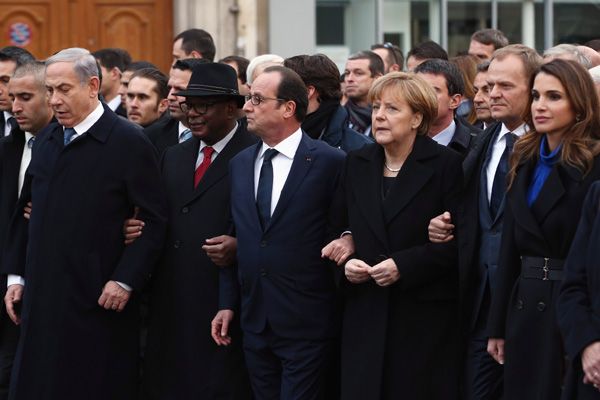 Los reyes Abdalá II y Rania de Jordania han participado en la manifestación de París en homenaje a las víctimas de los atentados de esta semana en Francia 
